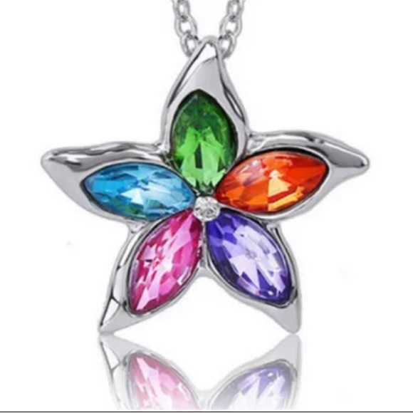 💟 🆕 Flower Necklace!!! Brand NEW!!! - Picture 3 of 4